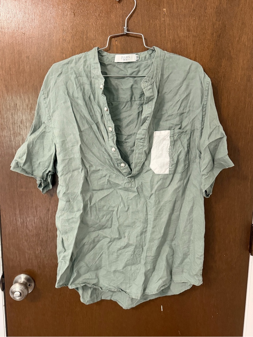 Mint Green Short-Sleeve Mandarin Neck Henley Shirt with Contrast Pocket